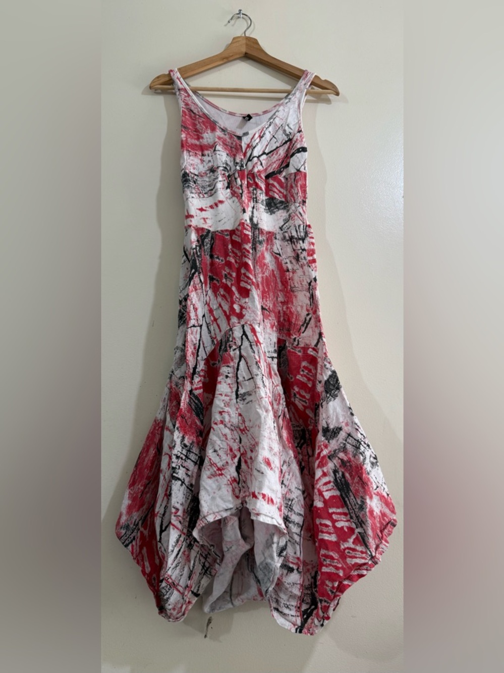 INIZIO Sleeveless High-Low Handkerchief Dress in Red, White & Black